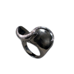 anello argento brunito, canale oro bianco e brillanti