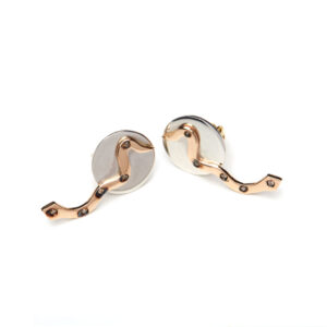 Un paio orecchini serpenti argento, oro e brillanti brown