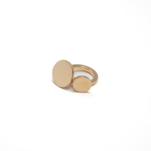Un anello bronzo